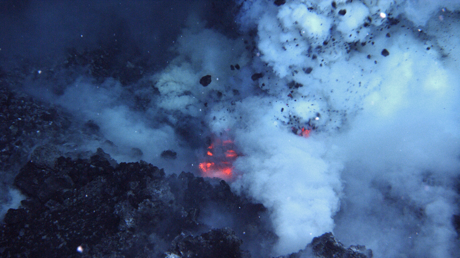 Подводные землетрясения в океане. Подводный вулкан Кавио барат. Адамс (подводный вулкан). Вулкан Марсили подводный. Подводный вулкан Западная мата.